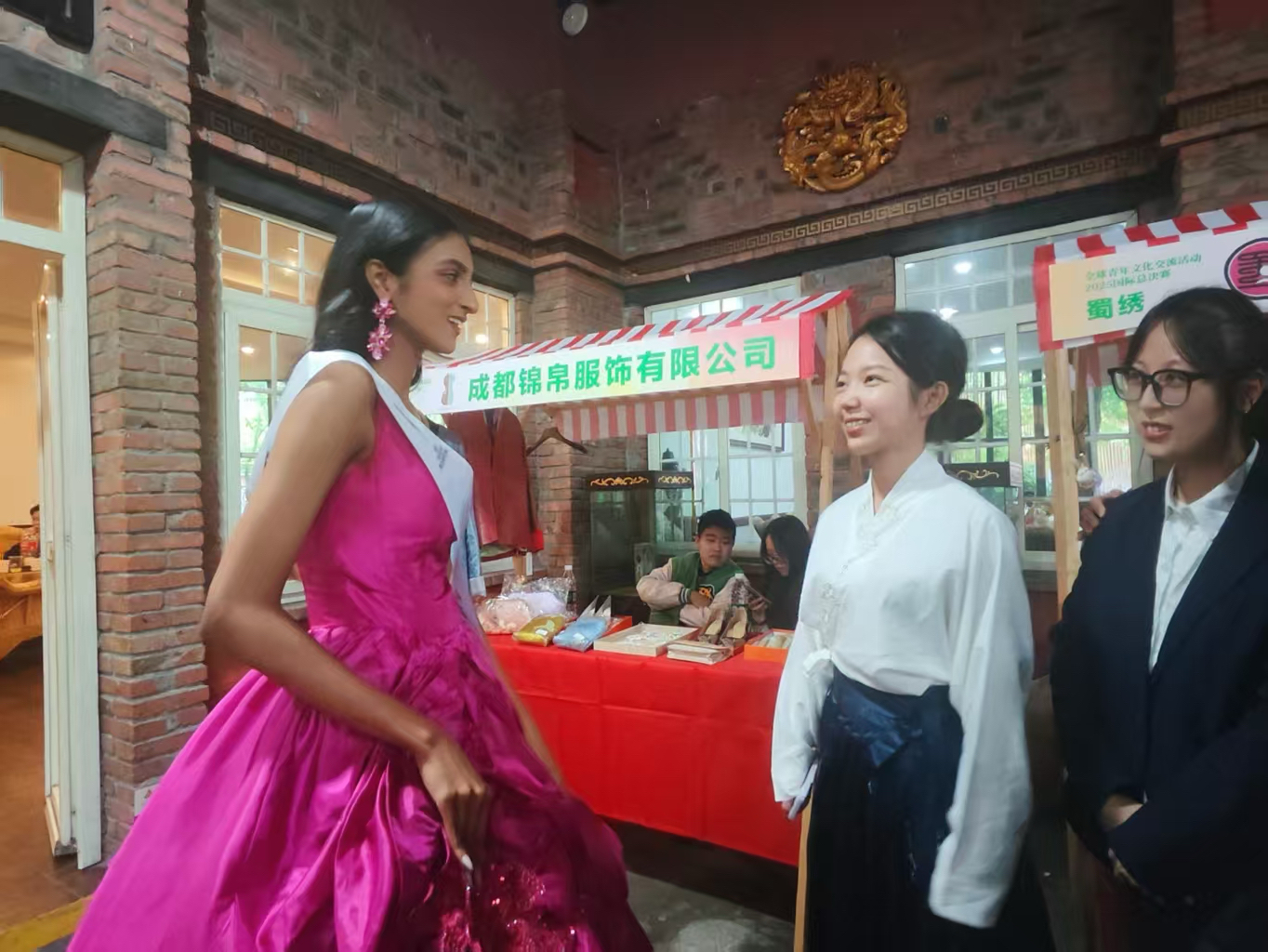 图五 现场交流 图五 现场交流